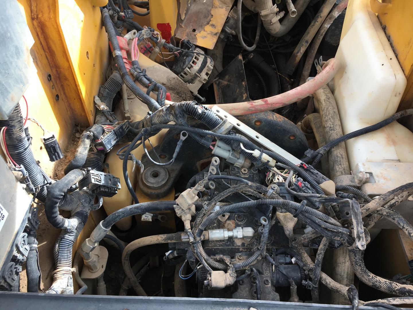 ./imagenes/INVOICE/2019/14662/MINICARGADOR JOHN DEERE 323E (15).JPG